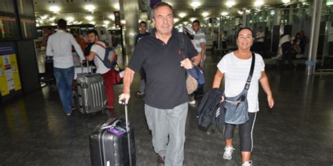 Arka sokakların rıza komiseri zafer ergin, magazinkolik.com kameraları tarafından ankara`da bir alışveriş merkezinde ve bugüne dek kameralardan sakladığı ve çok yakın olduğu 2 kişi ile birlikte. Aşklarını Küba'da tazeleyecekler