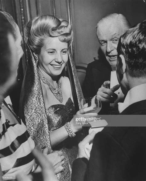But now a neurosurgeon at yale university medical school, daniel nijensohn, has uncovered new evidence that suggests quite a. Pin de Attu Mêsmars en Evita | Eva peron, María eva duarte ...
