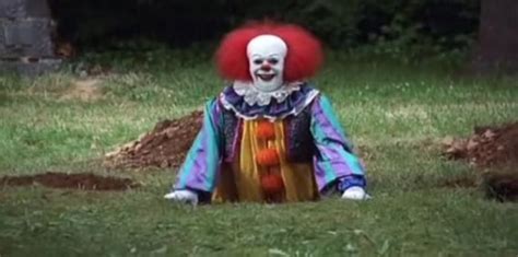 Take Your First Full Look At Pennywise The Clown From The It Reboot Gamezone