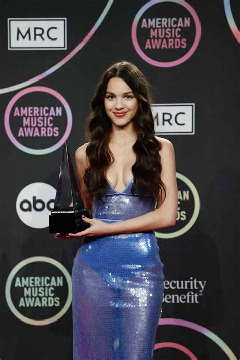Olivia Rodrigo Wowed All In Sparkling Dress On American Music Awards Img Trend