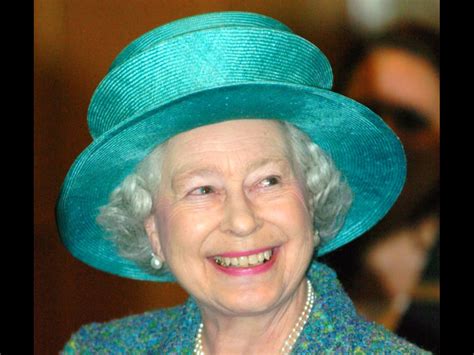 Born 21 april 1926) is queen of the united kingdom and 15 other commonwealth realms. Elisabetta II • Mio marito ed io... My Husband and I...