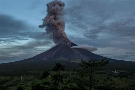 Watch Mayon Volcano Spews Pillar Of Ash Abs Cbn News