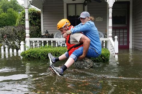 Texas Guardsmen Assist Rescue Fellow Citizens As Harvey Causes