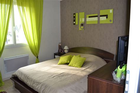 Frais et apaisant, le vert est la couleur idéale pour une chambre dans laquelle il fait bon se ressourcer. déco chambre vert anis et taupe
