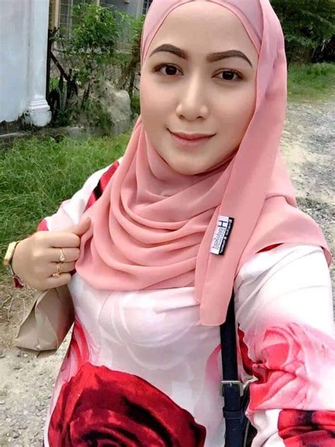 Aku menangis dalam hati, apakah aku ini, aku sudah melanggar janji suci perkawinanku, atpi aku tak. Cikgu Mira 1 - OhCerita