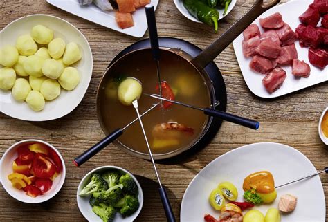 Brühe - Fondue mit Mini-Knödel Pfanni