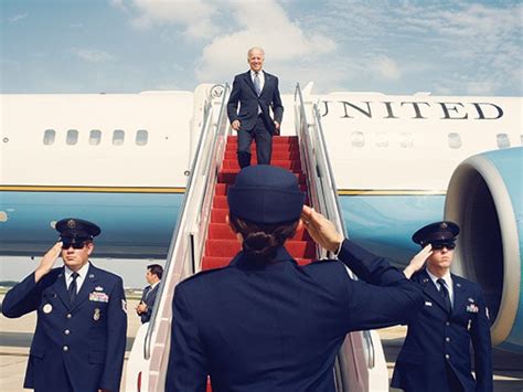 It's not a shock to many that the aircraft that holds the nation's leader is equipped with advanced security features as well as out of this world luxury. Joe Biden será el primero en usar el nuevo avión ...