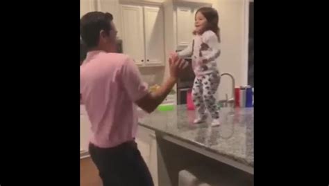 Video Viral Una Nena Y Su Papá Protagonizan El Mejor Baile En Redes