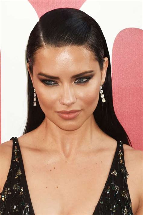 Adriana Lima S Hairstyles Hair Colors Steal Her Style Slicked