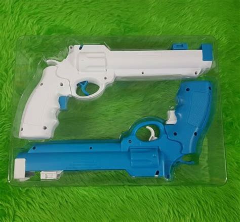 Wii Revolver Guns X2 Whiteblue Wild West Pistols New Light Gun Shooter