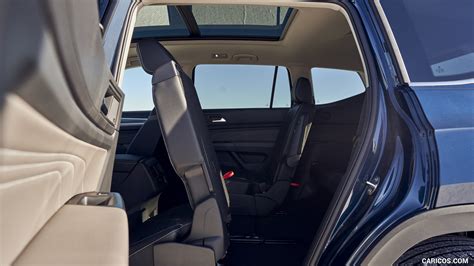 Silver roof rails, panoramic sunroof interior: 2021 Volkswagen Atlas SEL V6 R-Line - Interior, Rear Seats | HD Wallpaper #130