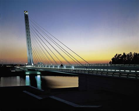 10 Extraordinary Neofuturistic Bridge Designs