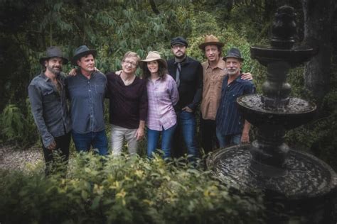 Edie Brickell And New Bohemians Release Video For New Track ‘tripwire