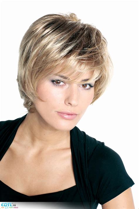 En effet, il ajoute de la texture coiffure grise balayée. Album : Les +20 top images de coiffure courte femme 60 ans ...