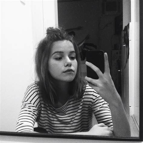 Selfie Poses Instagram Instagram Girls Cool Girl Pictures Girl Photos European Girls
