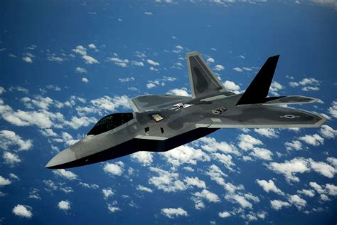 Die Usa Entsenden F 22 Raptor Kampfflugzeuge Vom Luftwaffenstützpunkt