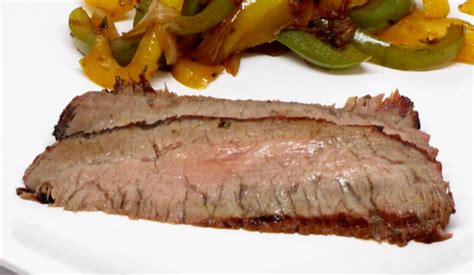 There are 219 calories in 1 serving (4 oz) of beef flank steak, lean only, broiled. Herbed Flank Steak | 400 Calories or Less