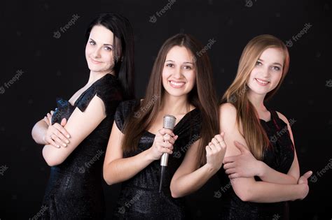 Free Photo Girls Music Band With Microphone