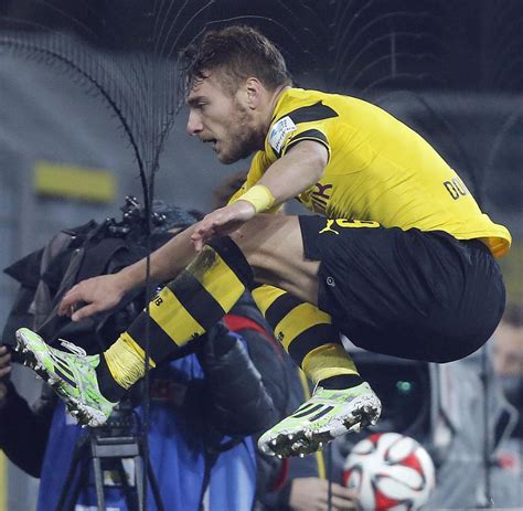 Damit macht sich ciro immobile keine freunde: BVB gegen Werder: Nun hat Immobile ein Messer zwischen den ...
