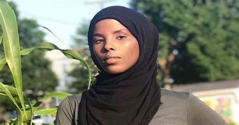 Dunkin Donuts Worker Calls The Police On A Somali Model 20 And Her