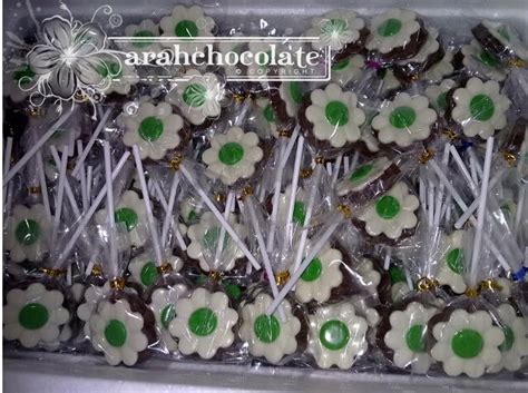 Roti coklat keju 9000 + lemper ayam 6500 + pastel 6500 + talam ubi 5000. Arahchocolate and Bakery: 1300 kotak coklat oreo & 200 btg ...