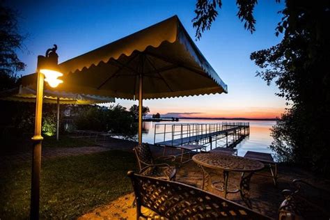 Das in den 70er jahren errichtete appartementhaus befindet sich ca. Balaton Luxus Ferienhaus mieten - Luxusvillen am Plattensee