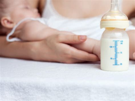 6 formas diferentes de darle leche materna a tu bebé BabyCenter
