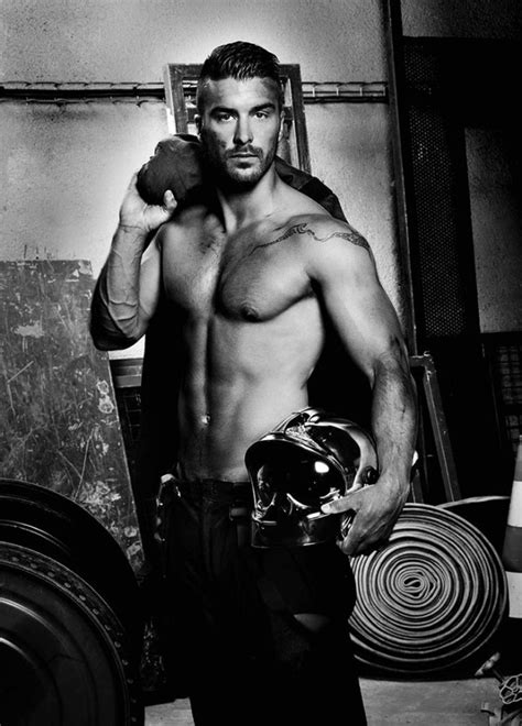 Les Pompiers Ont Aussi Leur Calendrier Sexy