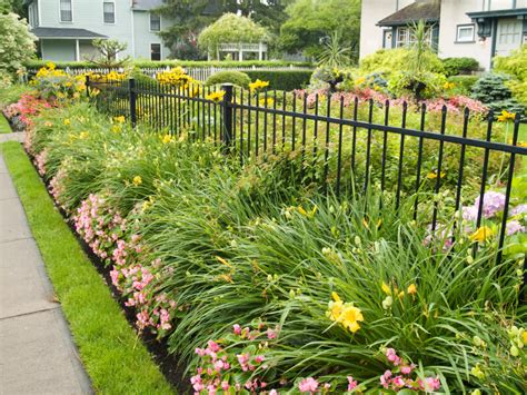 40 Beautiful Garden Fence Ideas