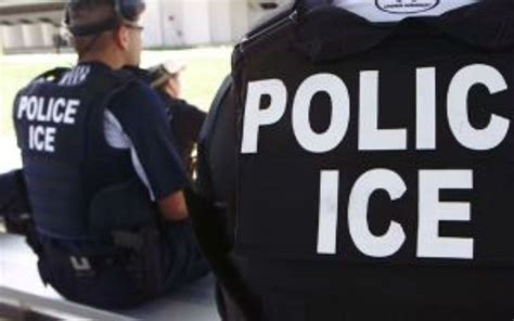 Ice Arresta A Migrante Indoumentado Mientras Salía De Una Corte En Texas