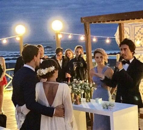 Nico vázquez y gimena accardi se jugaron en una divertida propuesta de la producción de cqc. La increíble boda en la playa de Nico Vázquez y Gimena ...