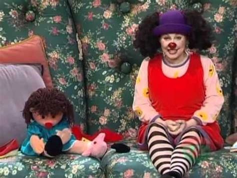 She lives in a ginormous house on her big comfy green couch. The Big Comfy Couch - Loonette | The big comfy couch ...