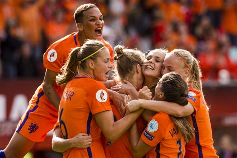 Dat heeft oranje nodig als ze ver willen komen in een toernooi. 6 Oranje Leeuwinnen maken kans op plekje Wereldelftal van ...