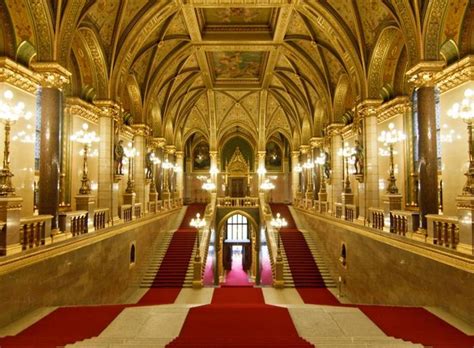 Einfache, schnelle und sichere buchungen mit sofortiger bestätigung. Besichtigung des ungarischen Parlaments in Budapest ...
