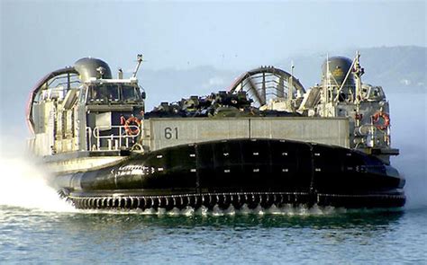 Giant Hovercraft Does Heavy Lifting When Us Marines Hit The Shore