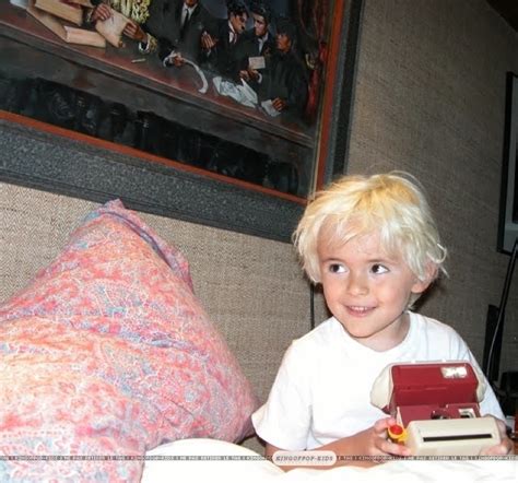 When i would go in to pick up mr. Prince in Michael's bedroom - Neverland Valley Ranch Photo ...