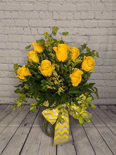 Dozen Long Stemmed Yellow Roses In Saint Clairsville Oh Lendon