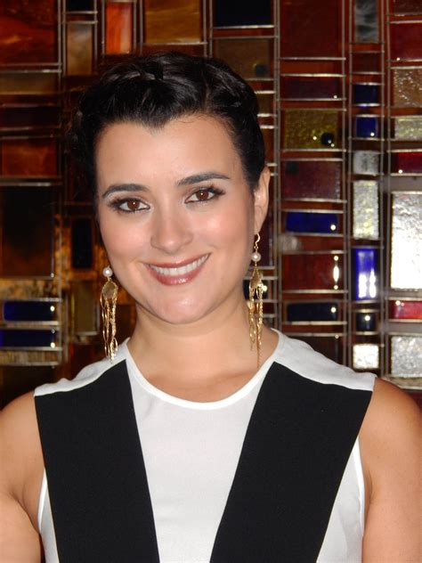 Photos Exclusive Cote De Pablo Sings And Shines In The Front Row Features