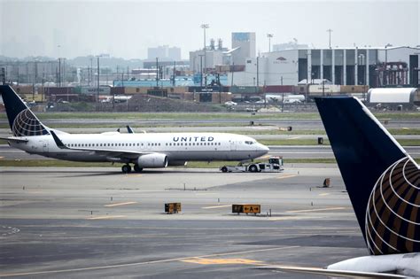 Pilots Flying Into Newark Flashed With Green Lasers