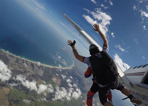 Does skydiving feel fast? 2