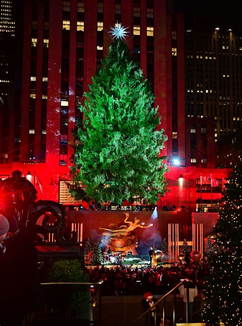 Your Guide To The Rockefeller Christmas Tree Lighting 2021
