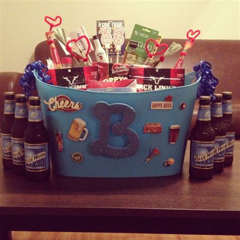 Arrange for your delivery today and makes this birthday someone special to remember. 25+ unique Birthday basket ideas on Pinterest | Present ...