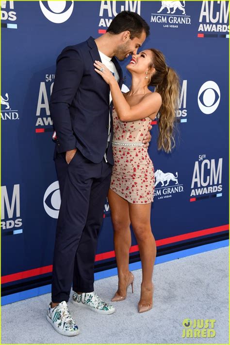 Jessie James Decker And Eric Decker Make One Hot Couple At Acm Awards 2019 Photo 4268840