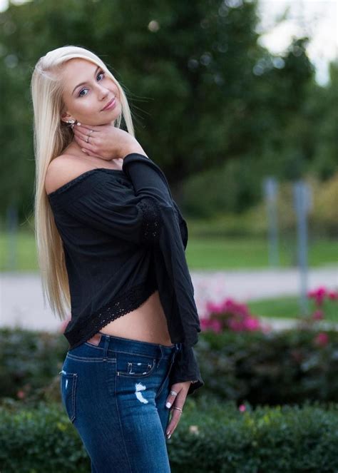 faith michigan high school senior photographers senior pictures girl poses sexy jeans girl