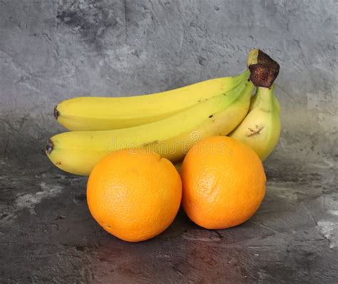 Banaan En Sinaasappel Stock Afbeelding Image Of Markt