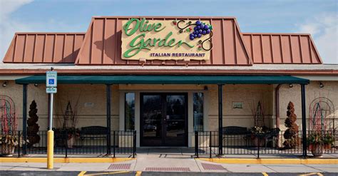 The fettuccine alfredo has a menu price of $11! Olive Garden Offers 7 Weeks of Endless Pasta for $100 ...