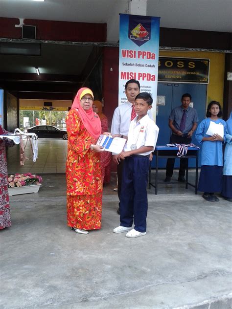 Muhammad aiman hakim adalah penuntut tahun akhir fakulti sains komputer dan matematik uitm raub yang dilaporkan hilang pada 9 julai tahun lalu. Sekolah Kebangsaan Taman Putra Perdana: Laporan ...