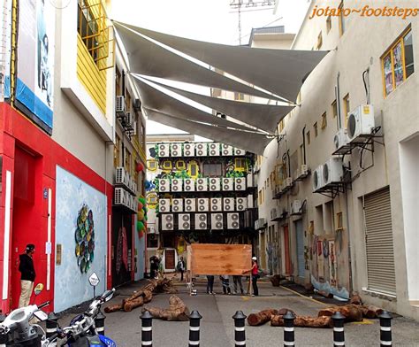 Share your thoughts, experiences and the tales behind the art. Footsteps - Jotaro's Travels: Gallery : Street Art @ Shah ...