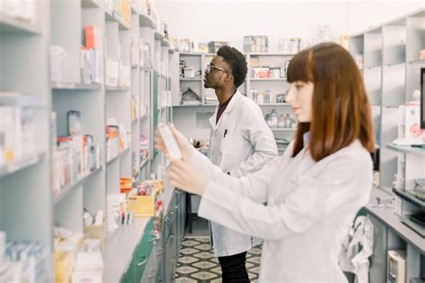 How Pharmacy Technicians Can Advance In The Pharmacy Profession