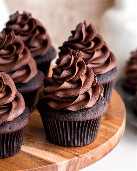 The Best Chocolate Cupcakes In Bloom Bakery